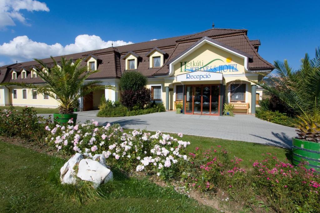 Hetkuti Wellness Hotel Es Lovaspark Mór Exterior foto